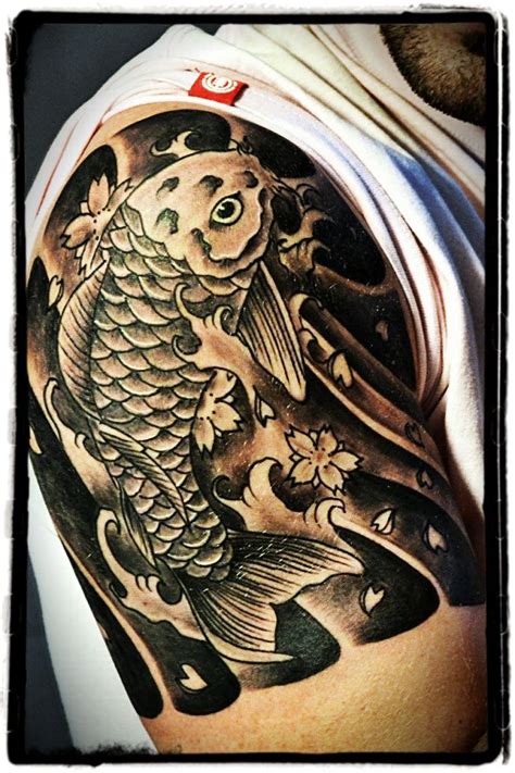 tatouage poisson japonais